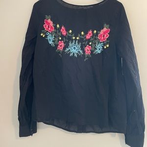 Embroidered floral shirt with button details